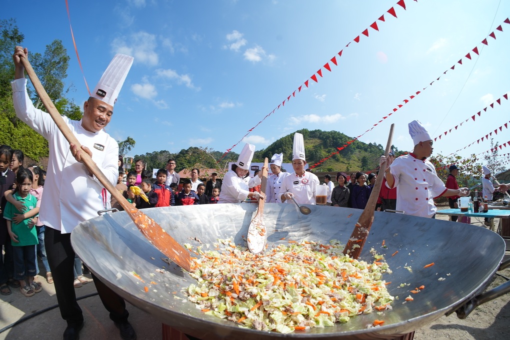 CHIN-SU lên vùng cao tiếp sức học trò, tiếp lửa thầy cô nhân ngày 20/11 - 2