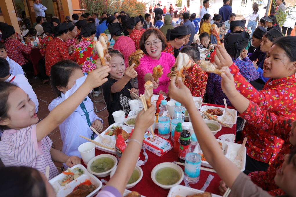 CHIN-SU lên vùng cao tiếp sức học trò, tiếp lửa thầy cô nhân ngày 20/11 - 5