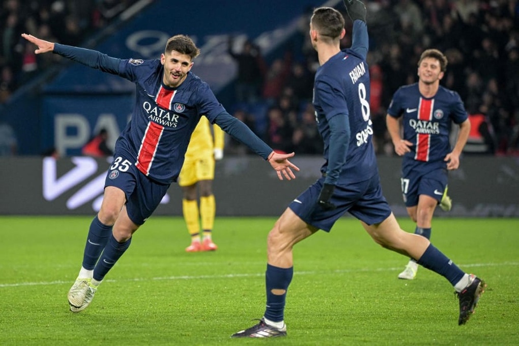 PSG giành chiến thắng đậm, nối dài mạch bất bại ở Ligue 1 - 1