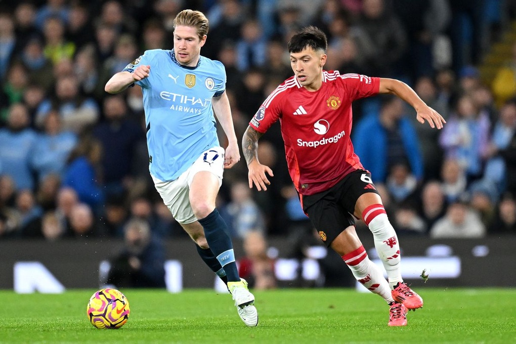 Man Utd ngược dòng hạ Man City theo kịch bản kỳ lạ - 1