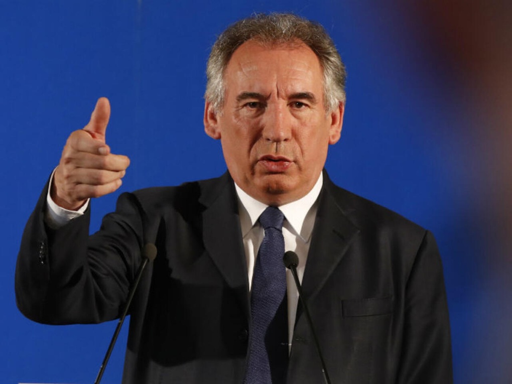 Ông Francois Bayrou được bổ nhiệm làm tân Thủ tướng Pháp - 1