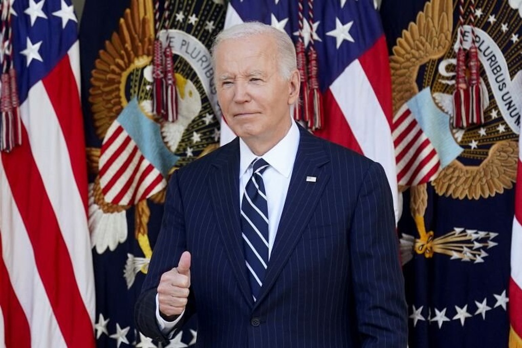 Tổng thống Biden ký ban hành dự luật, chính phủ Mỹ thoát nguy cơ đóng cửa - 1