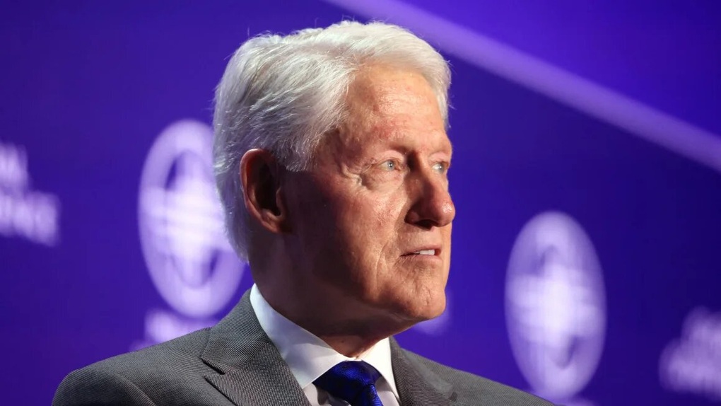 Cựu Tổng thống Mỹ Bill Clinton phải nhập viện - 1