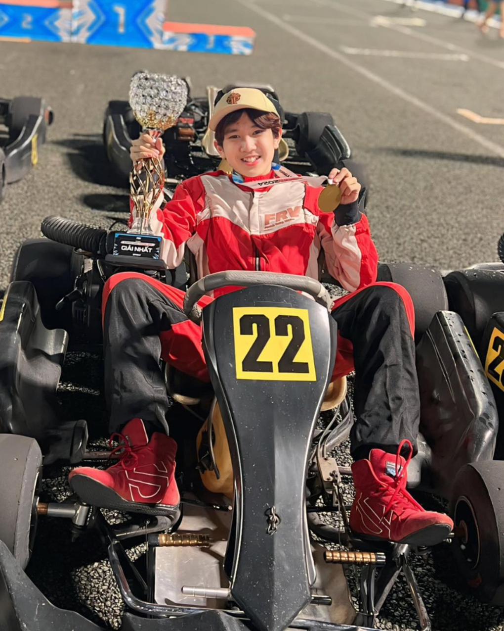 Quý tử của Hoa khôi Thu Hương giành Giải nhất tại giải đua Go-kart quốc tế - 1