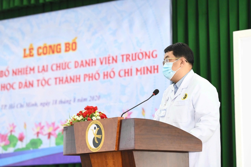 Viện trưởng Viện Y dược học dân tộc TPHCM bị đại học y khoa hủy bỏ hợp đồng - 1