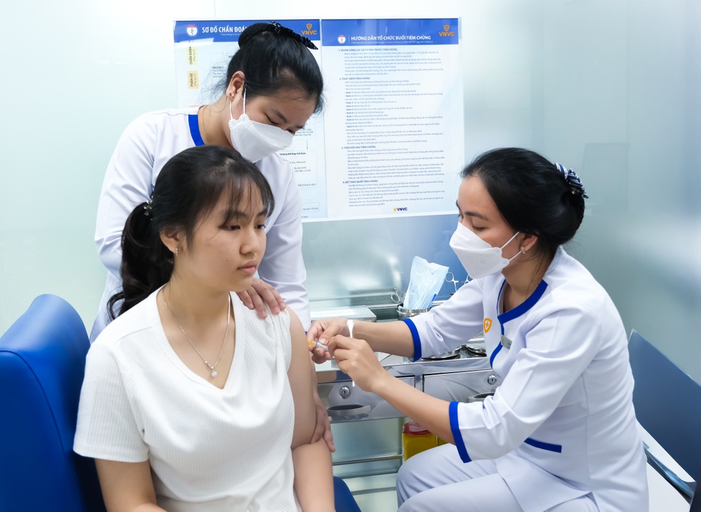 Nhu cầu tiêm vaccine sốt xuất huyết tăng cao cuối năm - 1