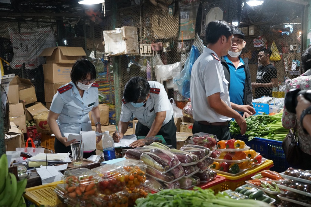 Sở An toàn thực phẩm TPHCM làm gì để chống ngộ độc, thực phẩm giả dịp Tết? - 1