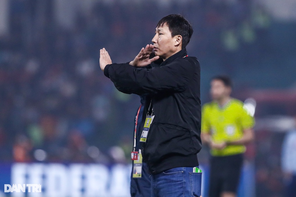 HLV Kim Sang Sik: Tôi đánh cược sự nghiệp của mình ở AFF Cup 2024 - 1