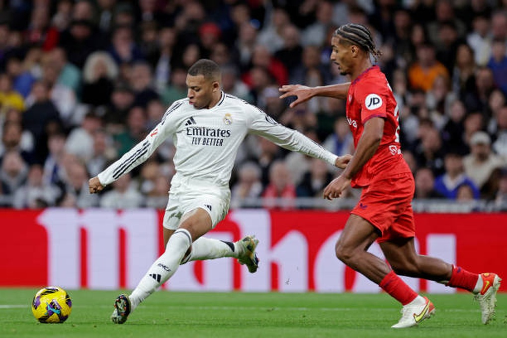 Mbappe tỏa sáng, Real Madrid vượt qua Barcelona ở bảng xếp hạng La Liga - 1