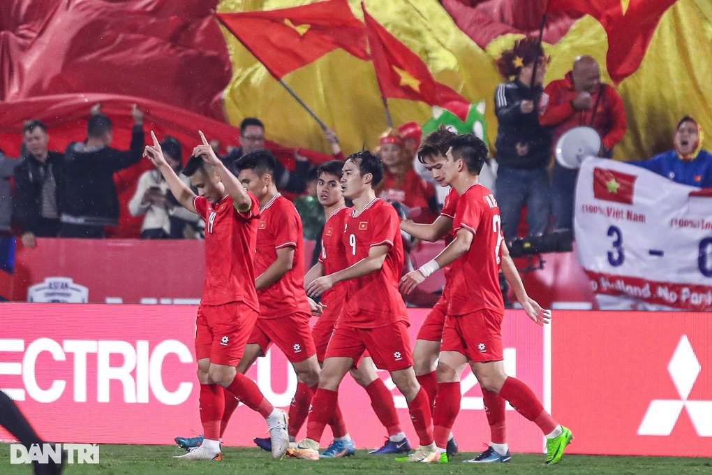 Cục diện bảng B AFF Cup: Tuyển Việt Nam rộng cửa, Indonesia và Lào tranh vé - 1