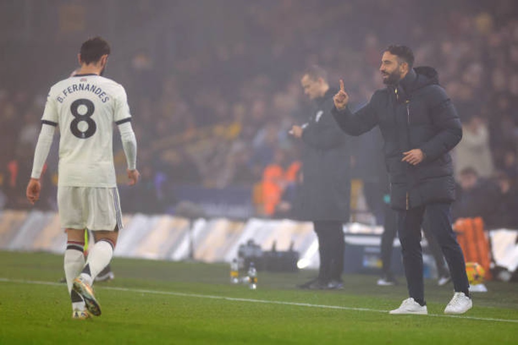 Man Utd thua Wolves, HLV Amorim đổ lỗi cho Bruno Fernandes - 1